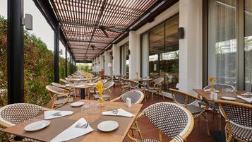 Breakfast, lunch and dinner served