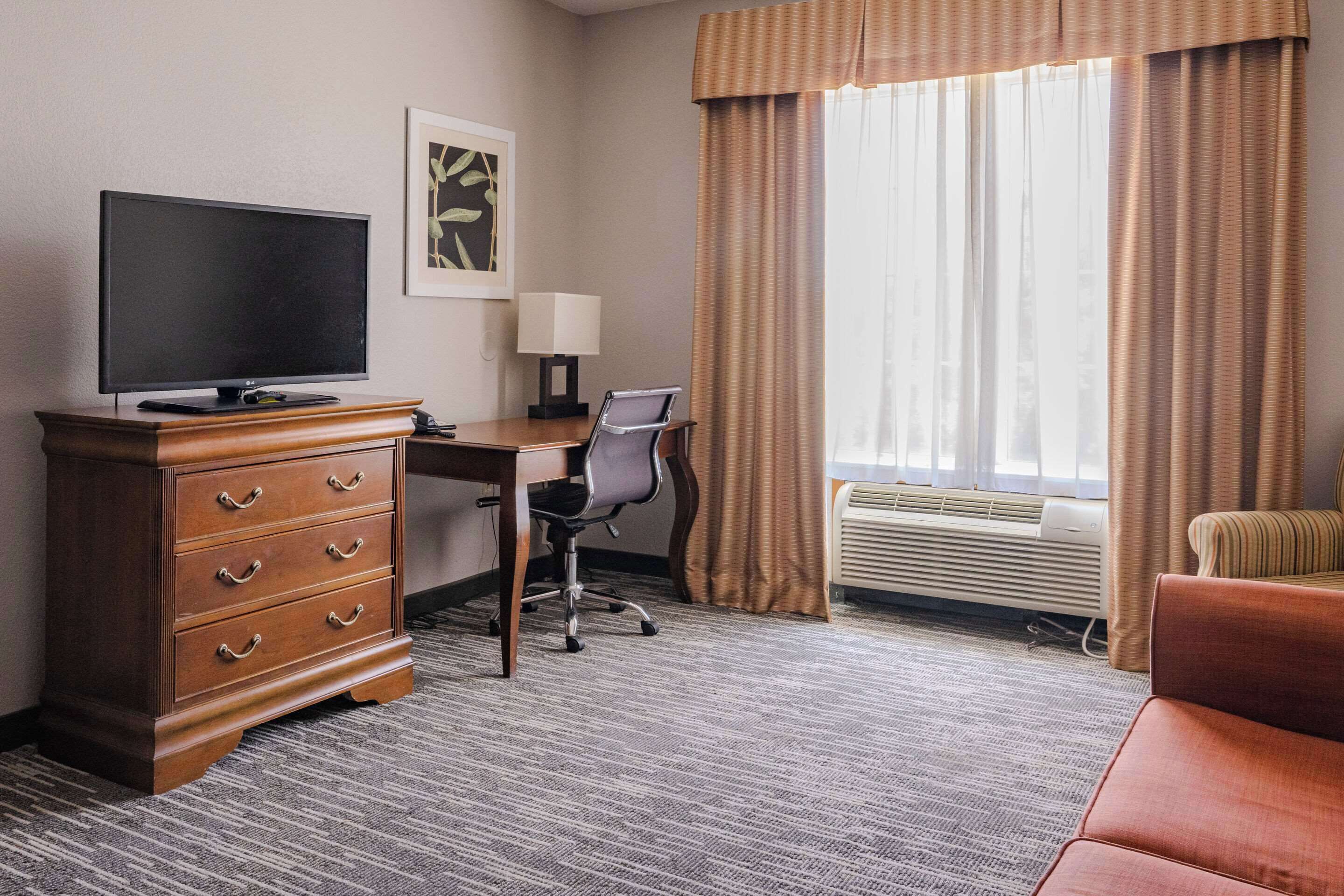 suite, 1 king bed, non smoking | egyptian cotton sheets, premium bedding, in-room safe, desk