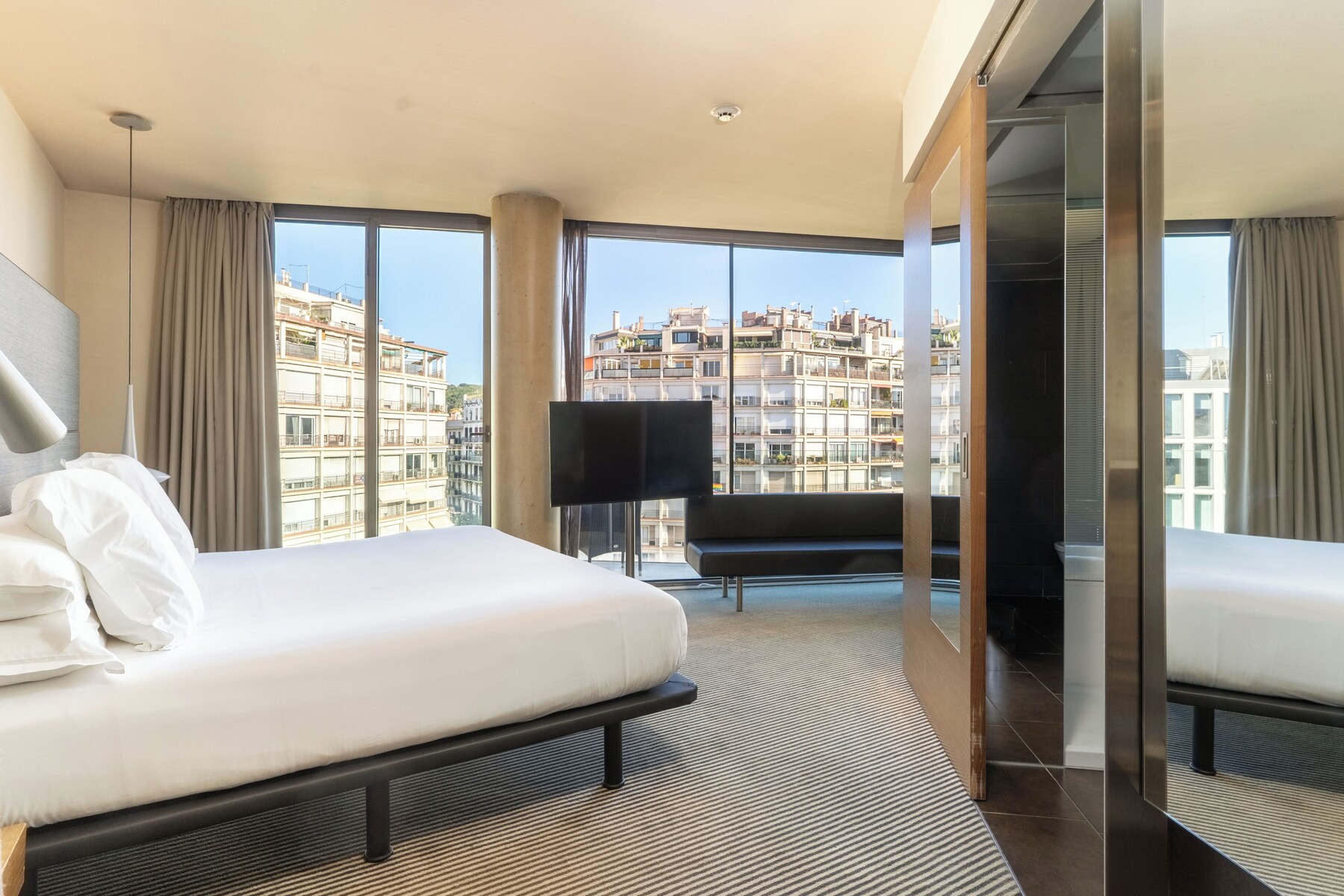 Deluxe Room | Premium bedding, minibar, in-room safe, desk