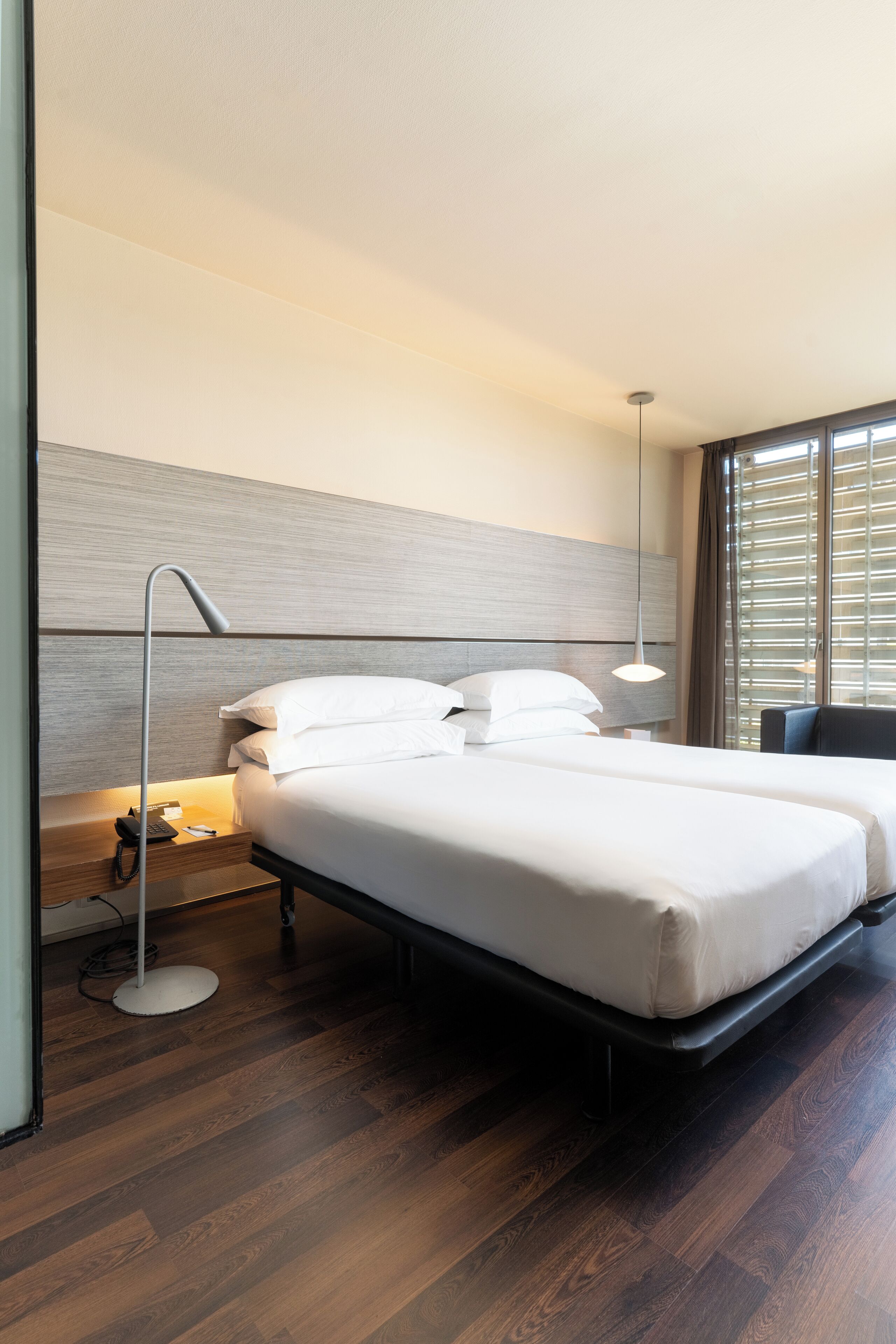 standard room | premium bedding, minibar, in-room safe, desk