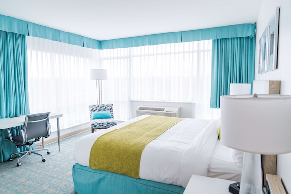 Standard Room, 1 King Bed (Coast King) | Bathroom