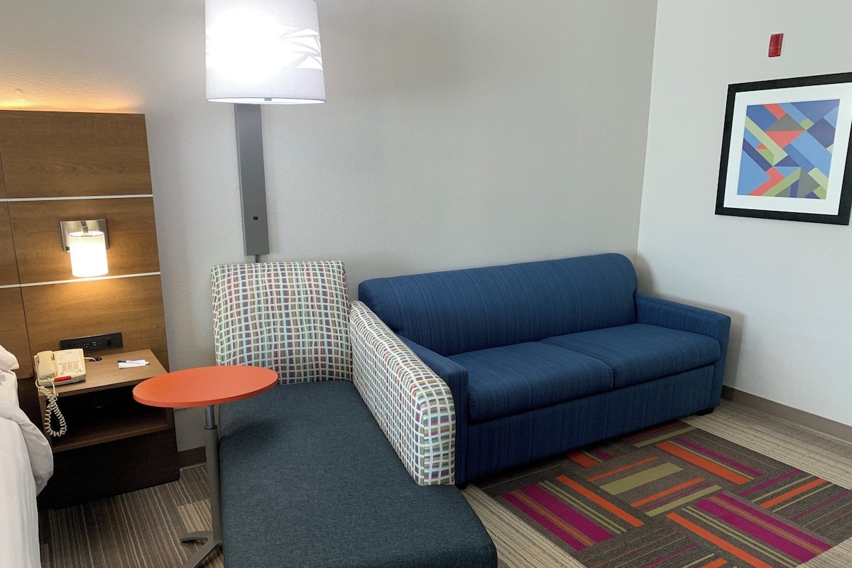 Desk, iron/ironing board, free cots/infant beds, free WiFi