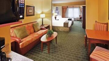 高級寢具、房內夾萬、書桌、手提電腦工作空間