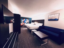 Premium bedding, desk, iron/ironing board, free WiFi