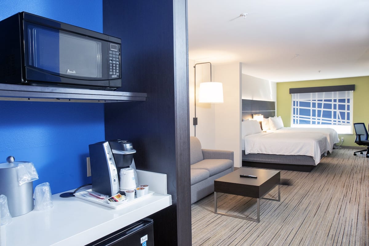 suite, multiple beds | 1 bedroom, premium bedding, desk, iron/ironing board