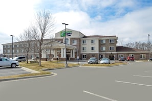 Exterior - Holiday Inn Express & Suites Omaha West by IHG (Omaha)