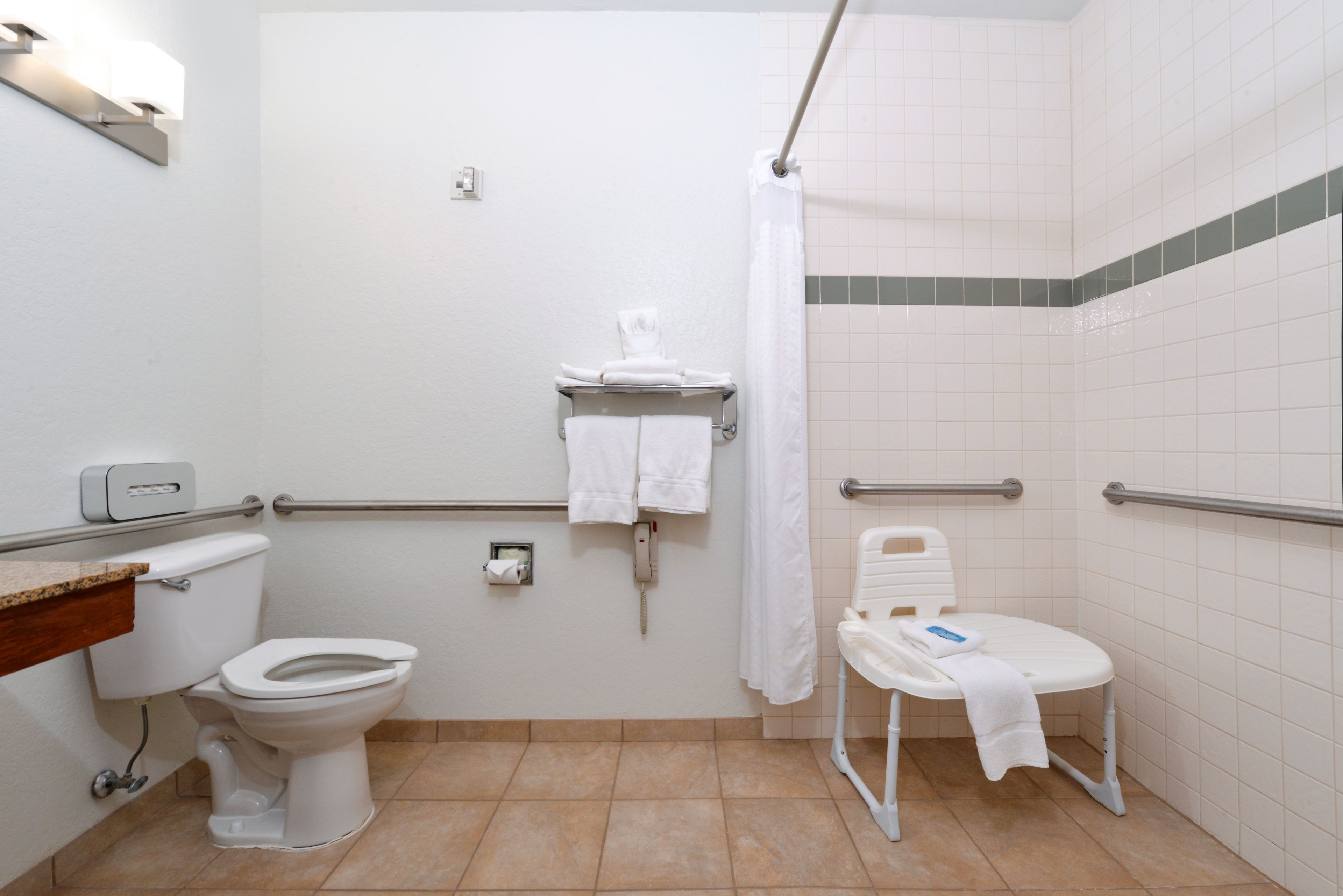 room, accessible, bathtub (mobility) | bathroom | combined shower/bathtub, free toiletries, hair dryer, towels