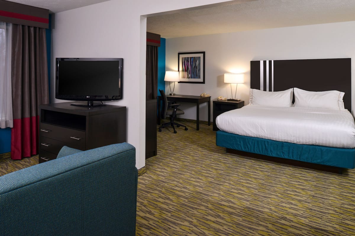 Suite, 1 King Bed (Extra Floor Space) | In-room safe, desk, blackout drapes, iron/ironing board