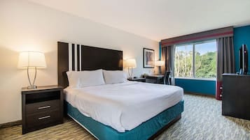 Standard Room, 1 King Bed | In-room safe, desk, blackout drapes, iron/ironing board