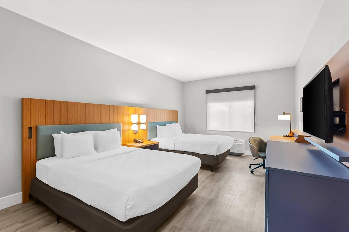 Room, 2 Queen Beds, Non Smoking, Bathtub