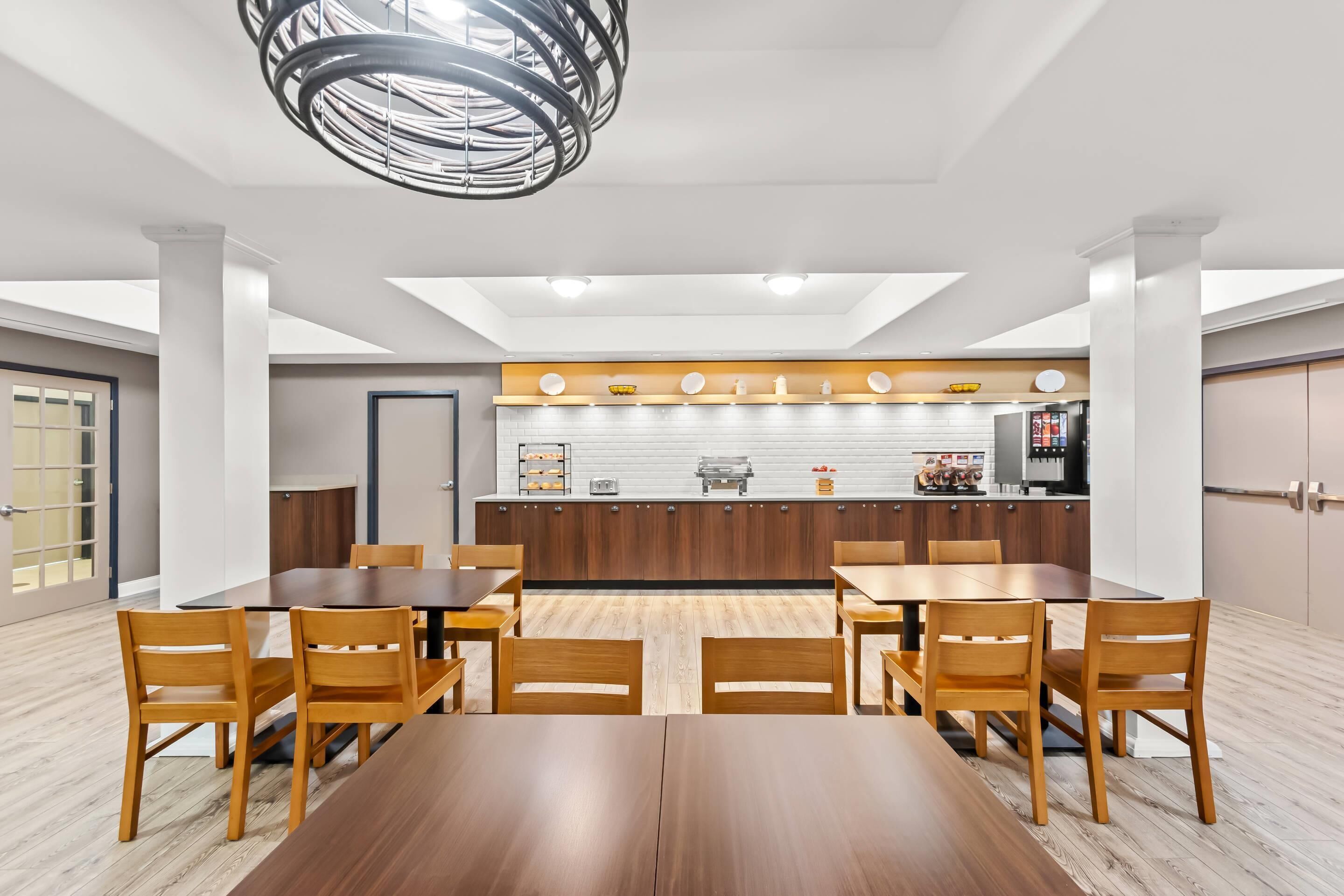 Free continental breakfast 