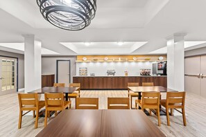 Free continental breakfast - Country Inn & Suites by Radisson, Elizabethtown, KY (Elizabethtown)