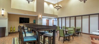 Hampton Inn & Suites Albany Airport