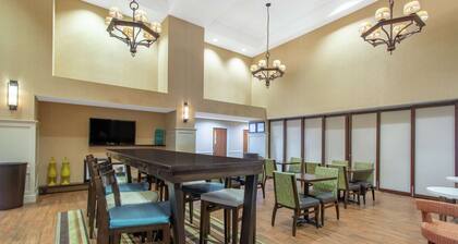 Hampton Inn & Suites Albany Airport