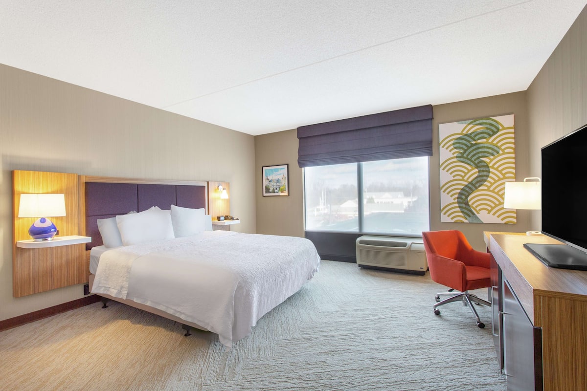 Room, 1 King Bed, Accessible (Roll-In Shower) | Memory foam beds, in-room safe, laptop workspace, iron/ironing board