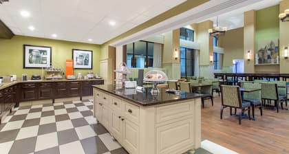 Hampton Inn & Suites Albany Airport