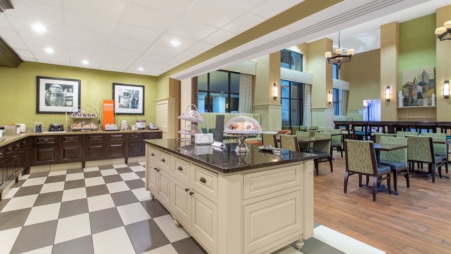 Hampton Inn & Suites Albany Airport