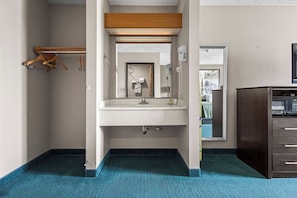 Habitación, 1 cama Queen size, para no fumadores | Baño | Toallas