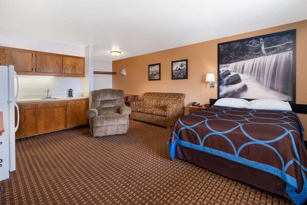 Suite, 1 Queen Bed, Non Smoking | Iron/ironing board, free cribs/infant beds, free WiFi, bed sheets