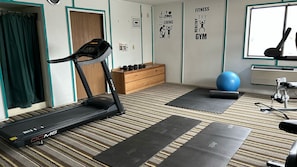 Gym - Super 8 by Wyndham Gilman (Gilman)
