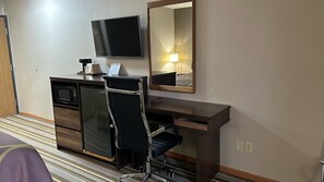 Habitación estándar, 1 cama Queen size | Escritorio y espacio para trabajar con laptop 