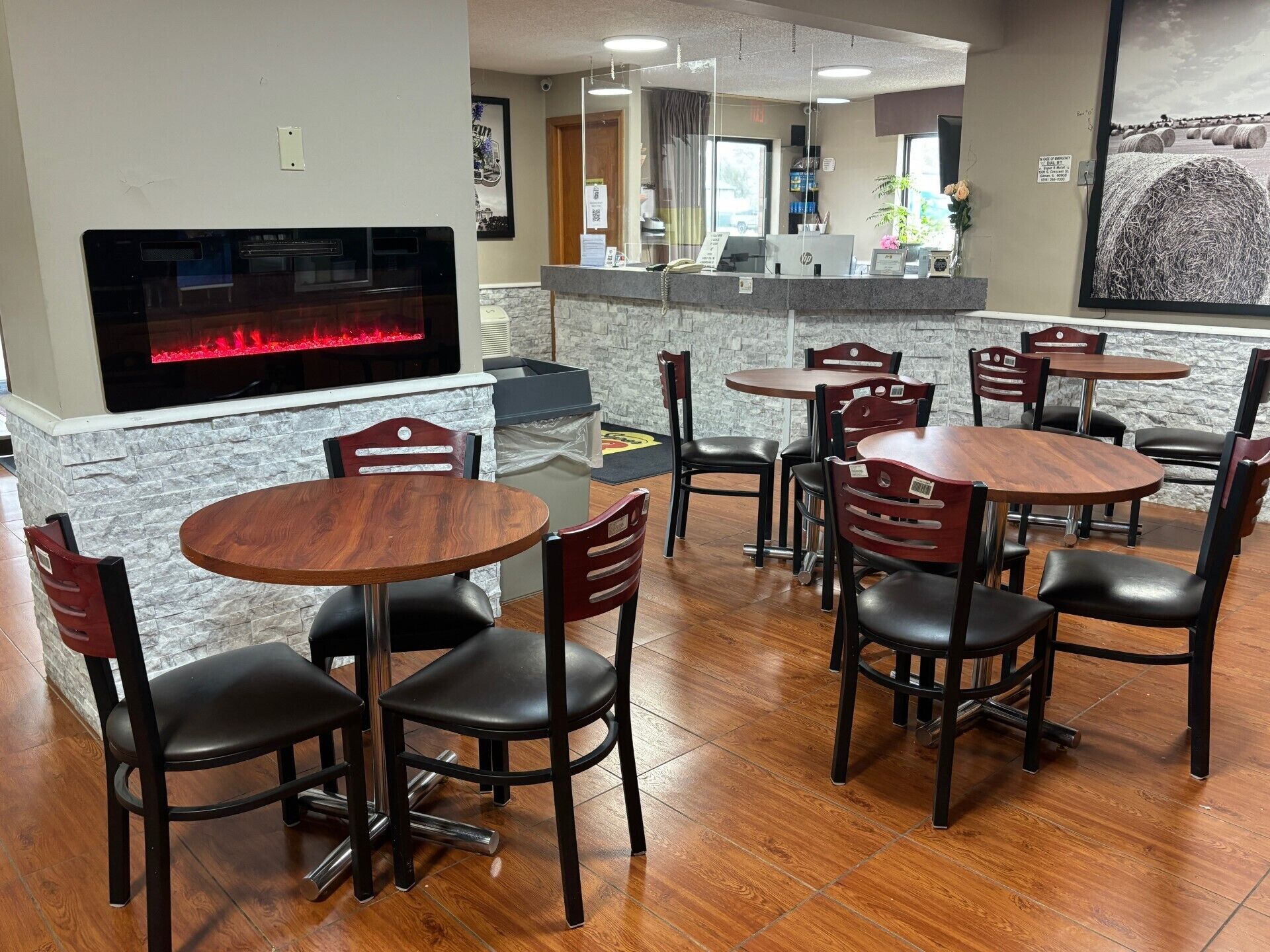 朝食 (テイクアウト)、毎日提供 (無料)