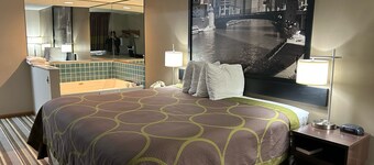 Super 8 by Wyndham Gilman