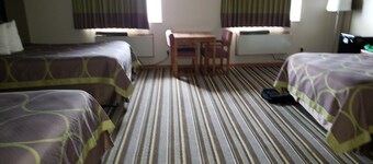 Watseka 24 Inn & Suites