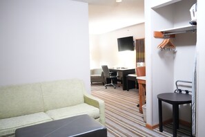 Business Room, 1 King Bed | 1 bedroom, desk, iron/ironing board, free WiFi - Watseka 24 Inn & Suites (Watseka)