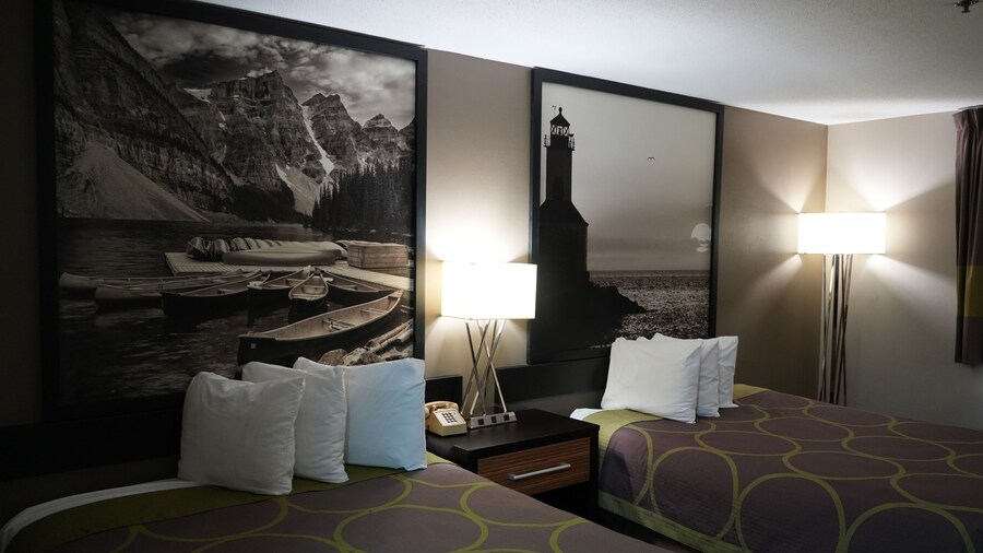 Watseka 24 Inn & Suites
