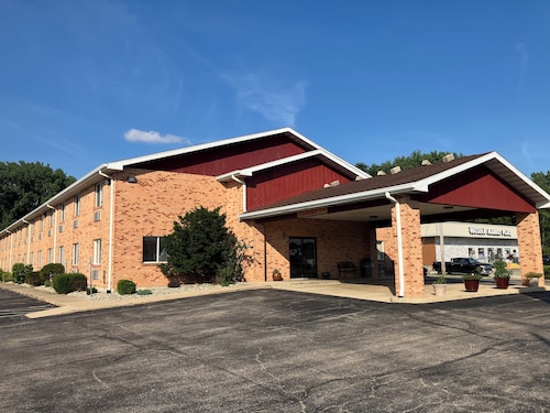 Watseka 24 Inn & Suites