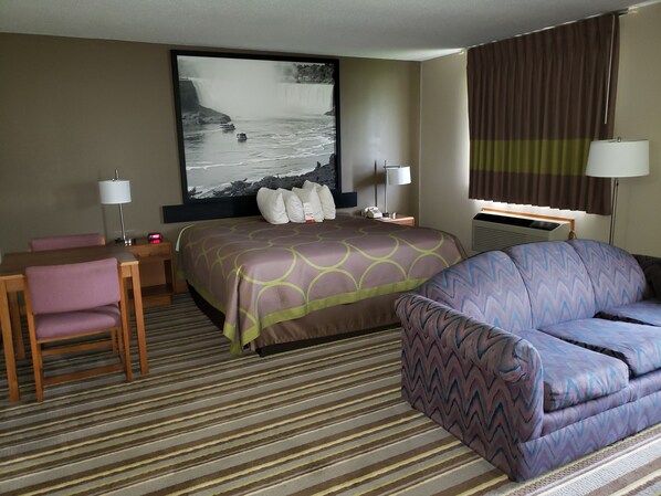 Studio Suite, 1 King Bed, Non Smoking | Living area