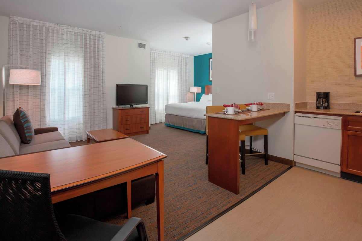 1 habitación, ropa de cama de alta calidad y escritorio