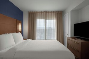 Premium bedding, desk, iron/ironing board, free cribs/infant beds - Residence Inn by Marriott Boise West (Boise)