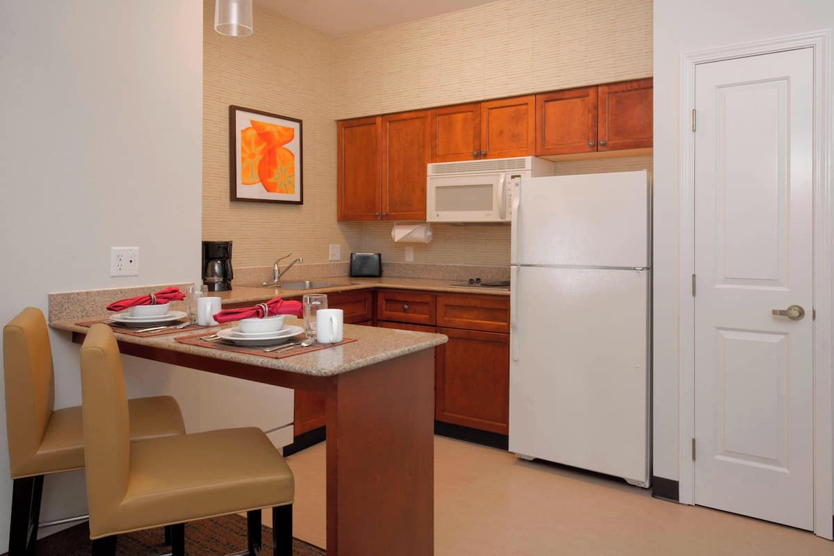 fridge, microwave, stovetop, dishwasher