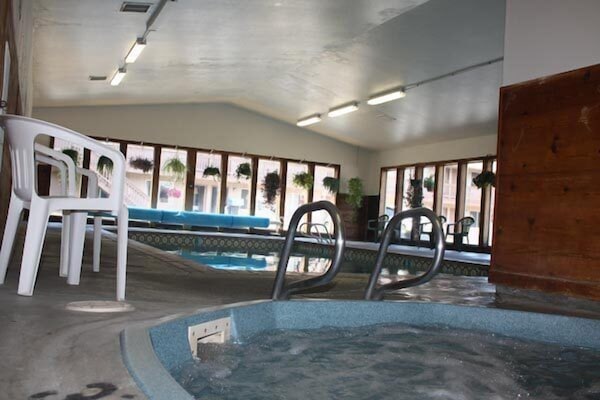 Indoor spa tub