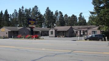 A motel with a sign for 'Economy Inn' and 'Indoor Pool'.