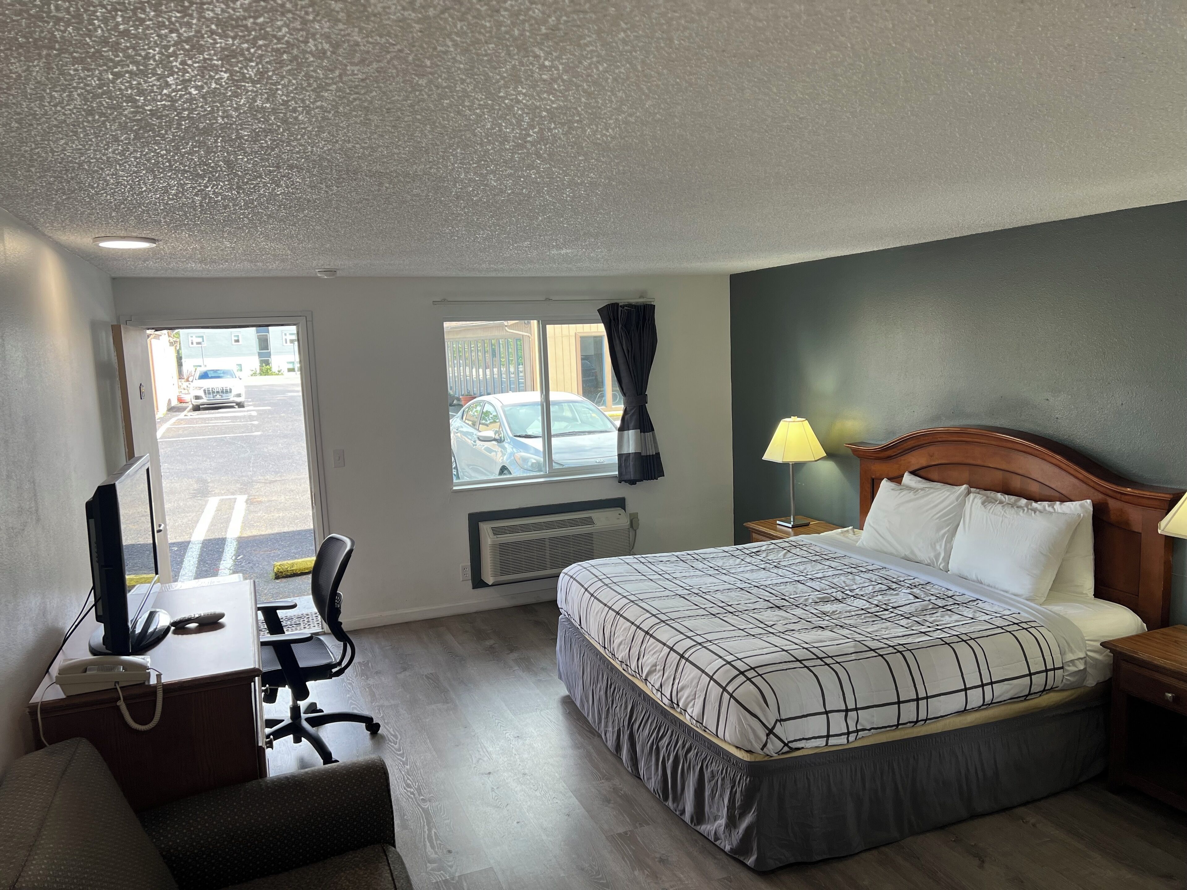 Standard Single Room, 1 King Bed | Premium bedding, memory foam beds, desk, free WiFi