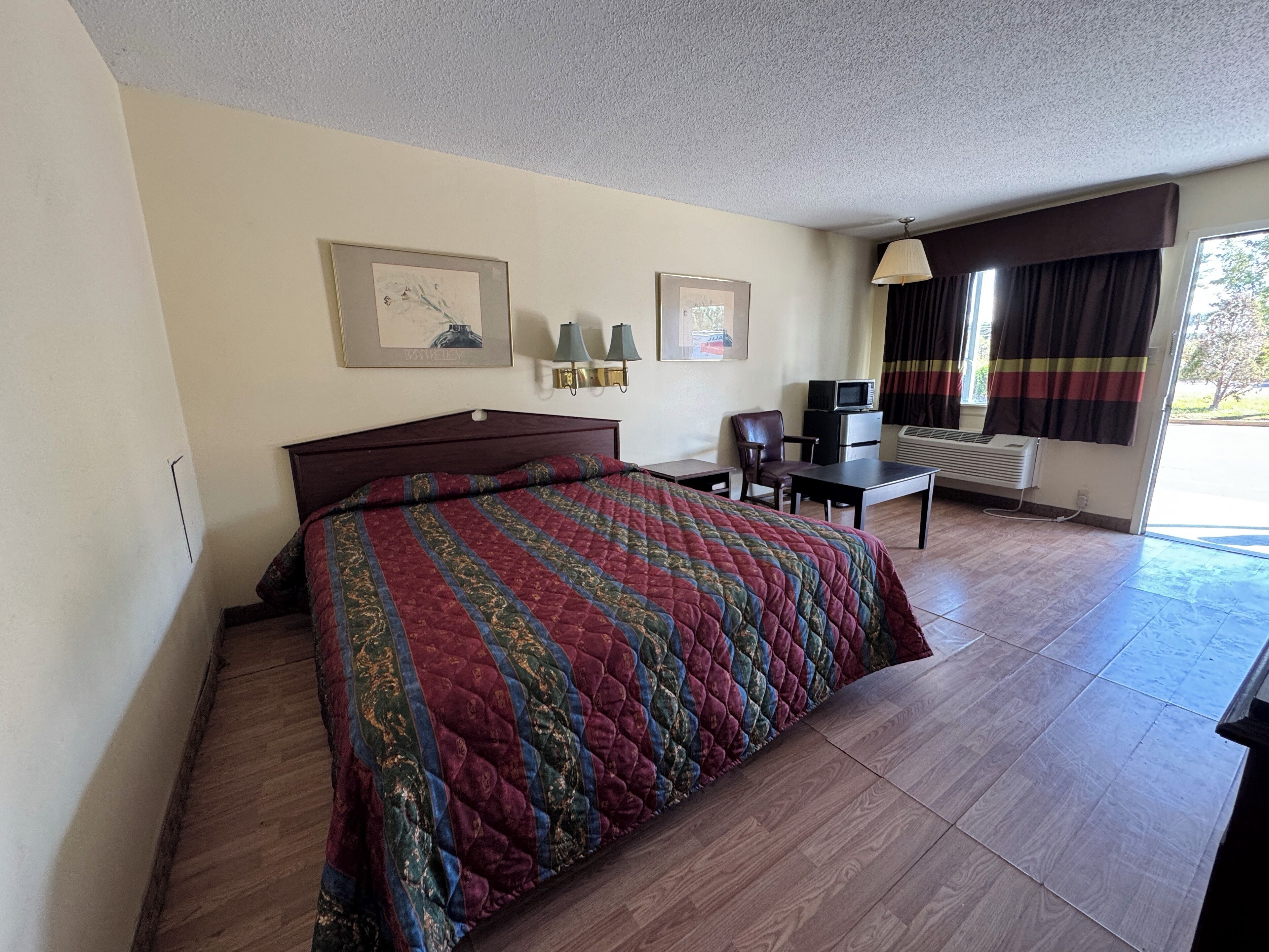 Desk, iron/ironing board, free WiFi, bed sheets