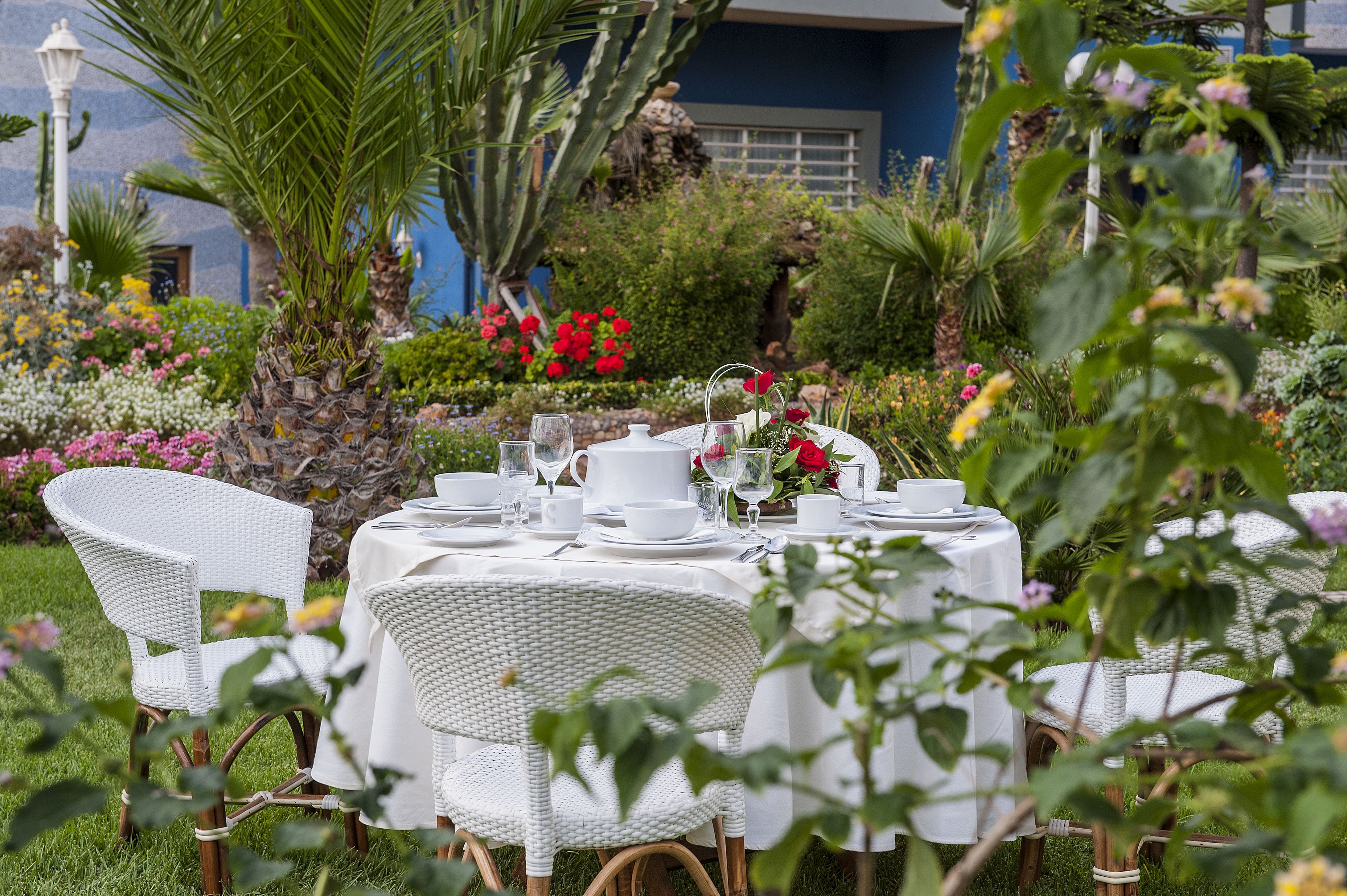 2 restaurants, breakfast, lunch, dinner served; moroccan cuisine