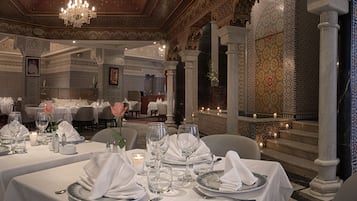 2 restaurants servant le petit-déjeuner, spécialités Cuisine marocaine