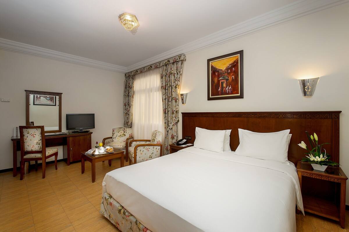 Premium bedding, minibar, in-room safe, desk