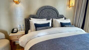 Suite (Blue Ocean) | Premium bedding, minibar, in-room safe, desk