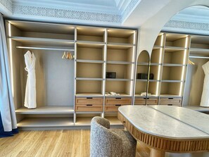 Armoire