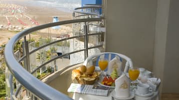 1 bedroom, premium bedding, minibar, in-room safe