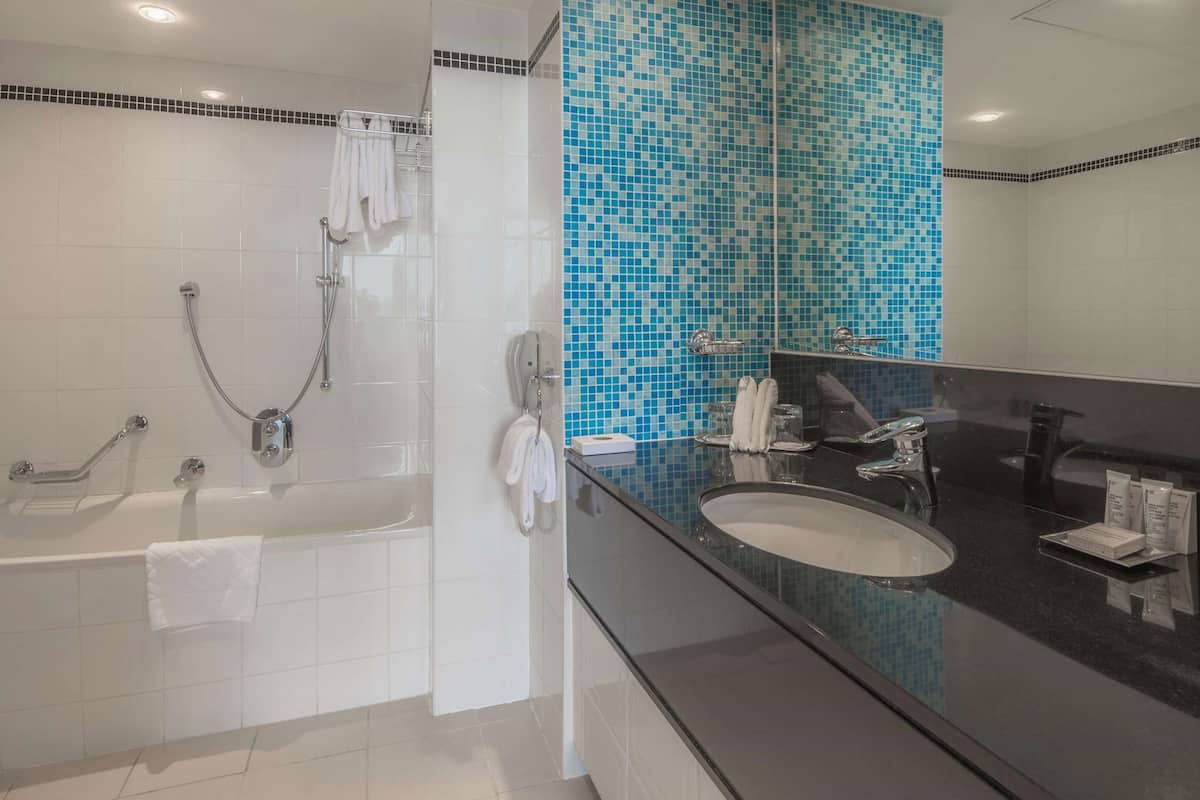 Bathroom | Combined shower/tub, deep soaking tub, free toiletries, hair dryer