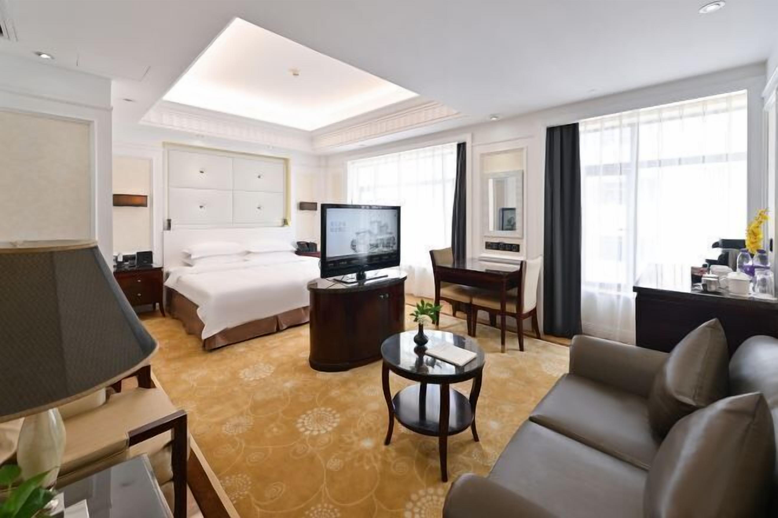 Minibar, in-room safe, alarm clocks