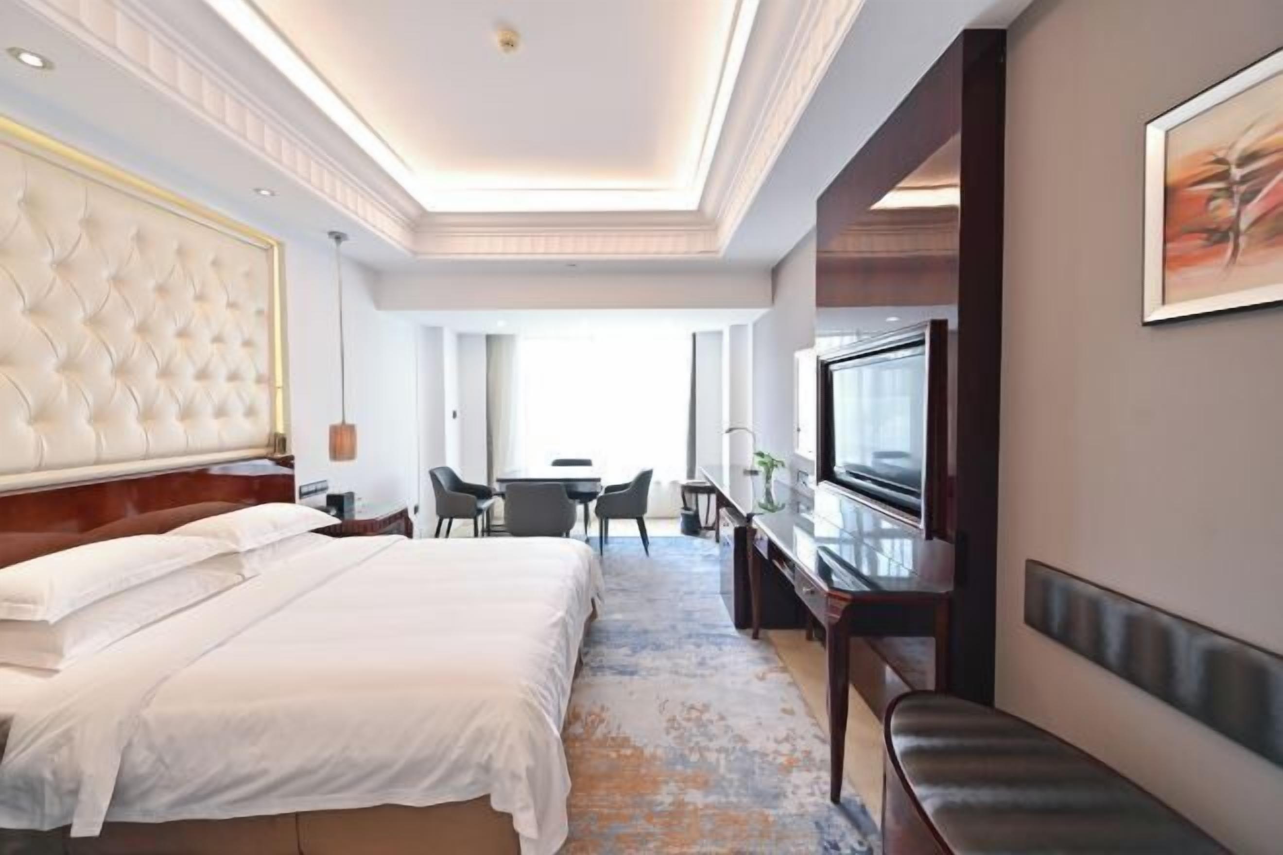 Minibar, in-room safe, alarm clocks