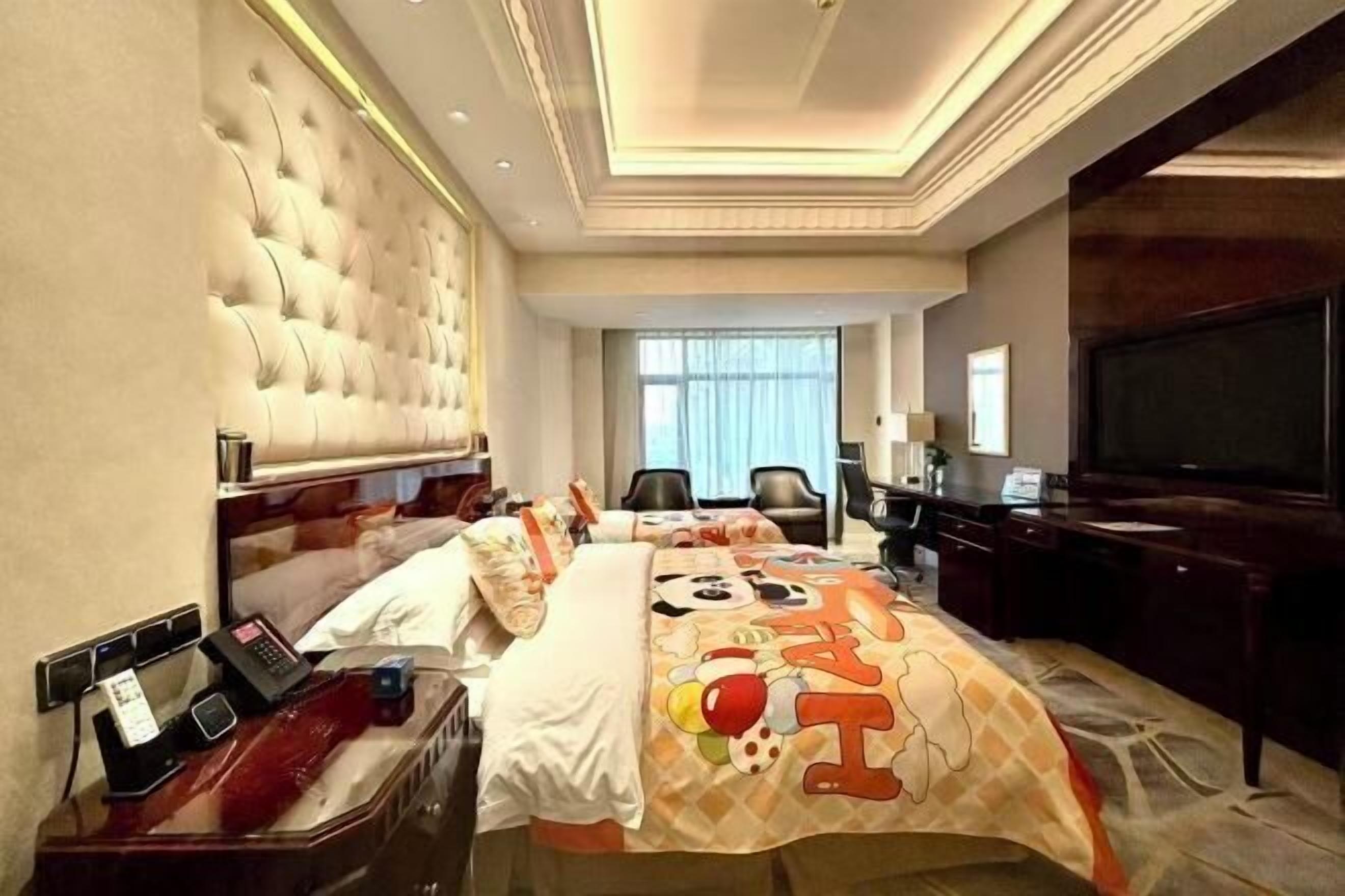 Minibar, caja de seguridad en la habitación y despertador 