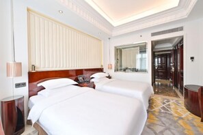 Minibar, in-room safe, alarm clocks